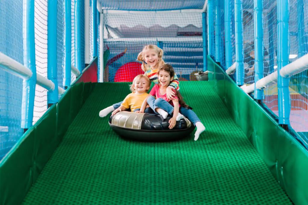 Enfants jouant